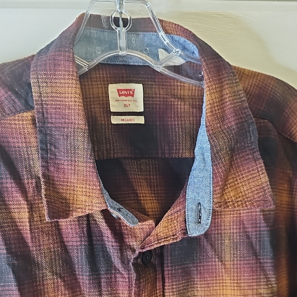 Levi's Men's Plaid Button Down Shirt - Red and Black - Picture 5 of 6